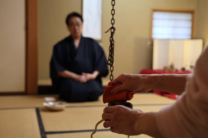 Traditional Japanese Tea Ceremony at Master's Private Tea Room — photo 13