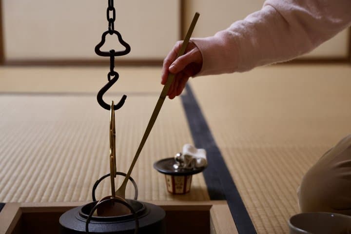 Traditional Japanese Tea Ceremony at Master's Private Tea Room — photo 14