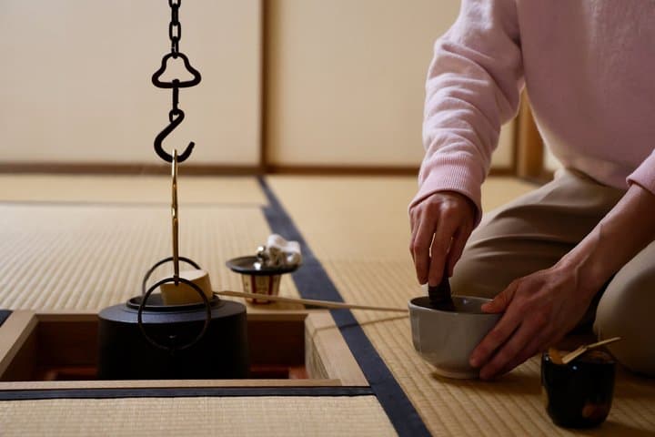 Traditional Japanese Tea Ceremony at Master's Private Tea Room — photo 15