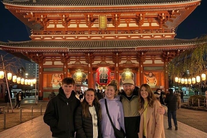 Tokyo Asakusa Night Photo Tour: Quiet Streets & Lit Temple — photo 8