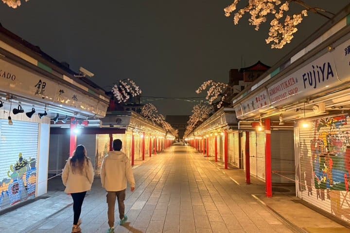 Tokyo Asakusa Night Photo Tour: Quiet Streets & Lit Temple — photo 6