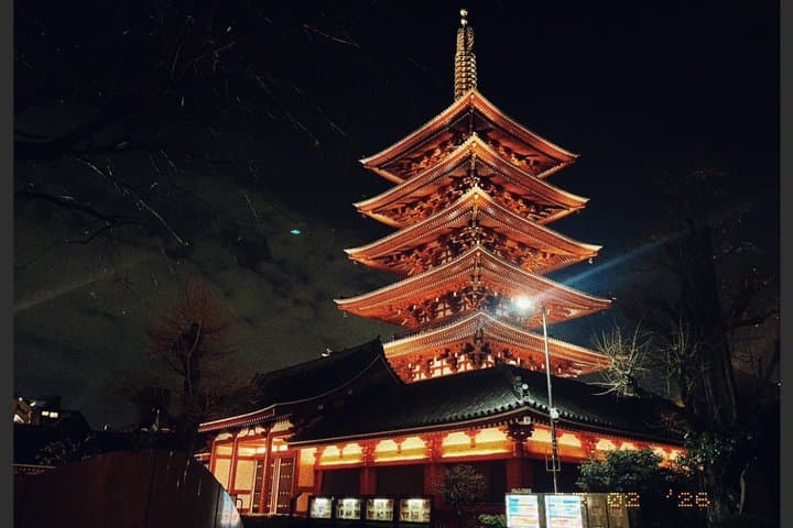 Tokyo Asakusa Night Photo Tour: Quiet Streets & Lit Temple — photo 9