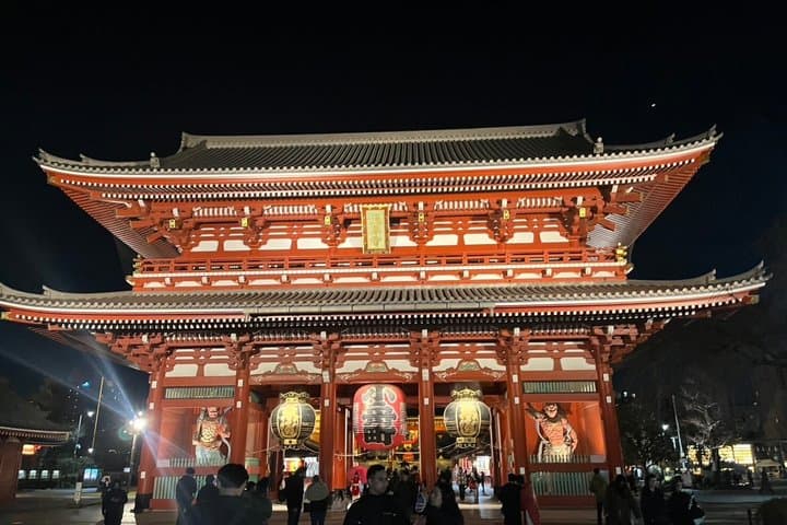 Tokyo Asakusa Night Photo Tour: Quiet Streets & Lit Temple — photo 12