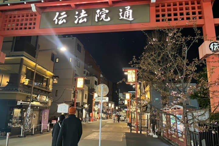 Tokyo Asakusa Night Photo Tour: Quiet Streets & Lit Temple — photo 14