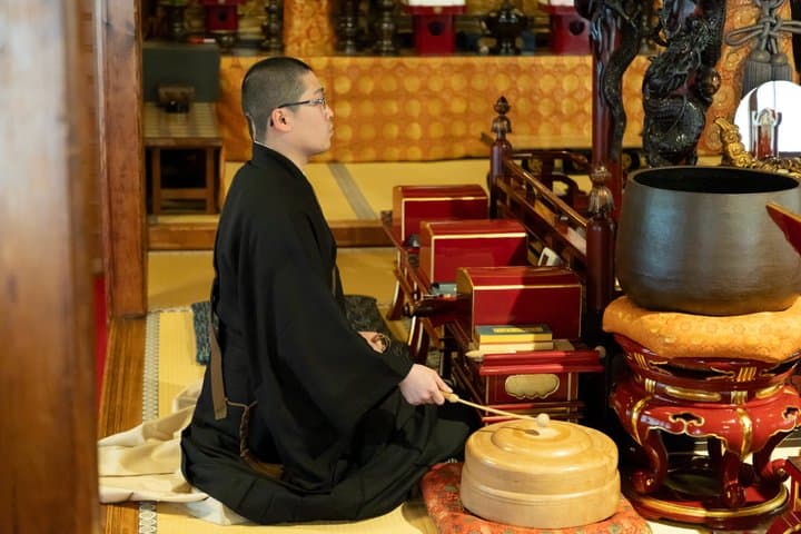 Taiko Drumming and Buddhist Chanting in a 700-Year Tokyo Temple — photo 10