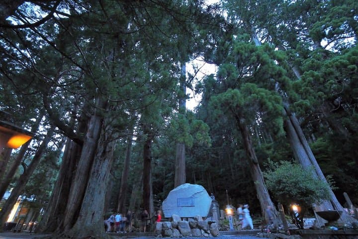 Koyasan Okunoin Night Tour Sacred Pilgrimage Experience — photo 4