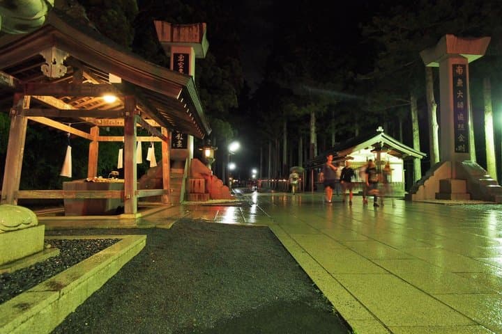 Koyasan Okunoin Night Tour Sacred Pilgrimage Experience — photo 5