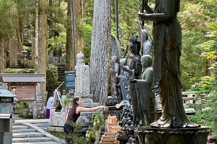 Okunoin Private Walking Tour — photo 5