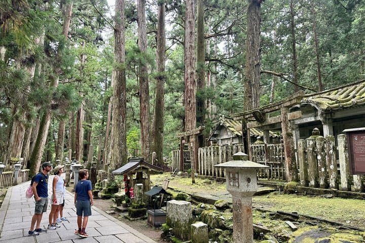 Okunoin Private Walking Tour — photo 3