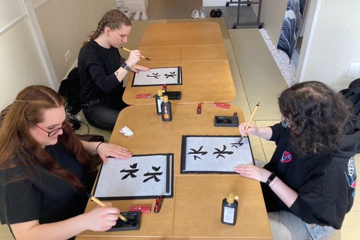 Tokyo: Private Japanese Calligraphy Art Experience in Shibuya — photo 17