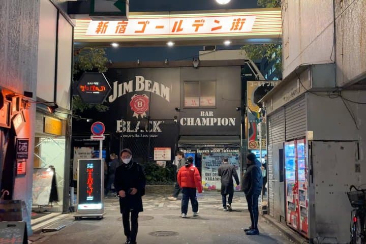 Tokyo Club & Music Bar Crawl: Golden Gai, Rooftop Bar (3 Stops) — photo 3