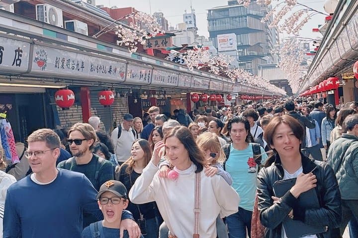 Asakusa & Senso-ji Temple: Private Street Food & Photo Tour — photo 2
