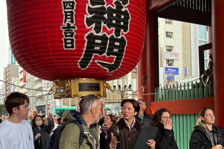 Asakusa & Senso-ji Temple: Private Street Food & Photo Tour — photo 3