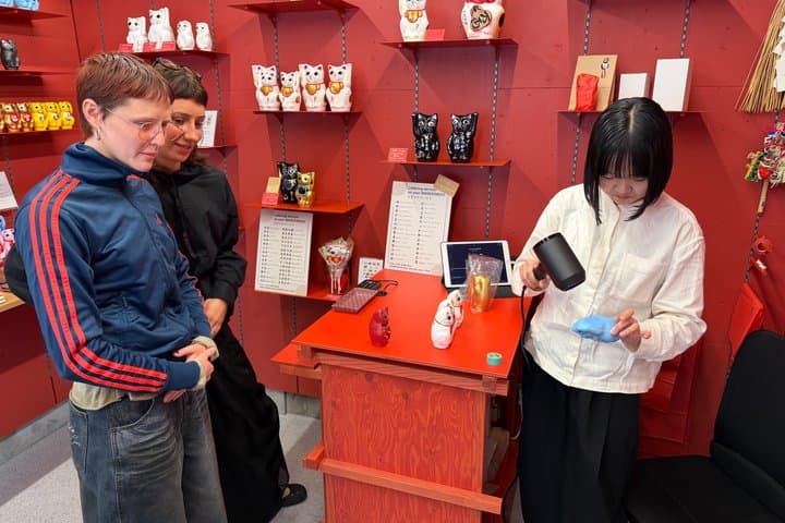 Tokyo Lucky Cat Painting Workshop at Gotokuji — photo 10