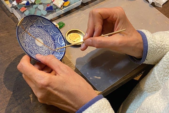 Hands On Modern Kintsugi with a Japanese Tradition in English — photo 2
