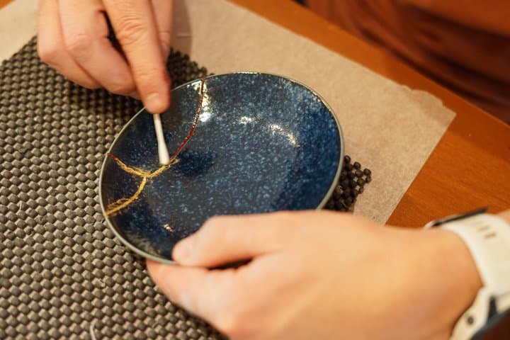 Tokyo Traditional Kintsugi Workshop in Asakusa Gold Repair Art — photo 4