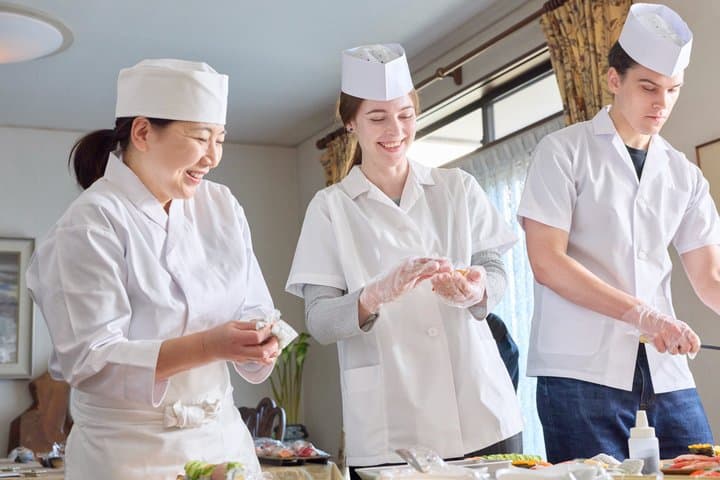 Authentic Sushi Making Experience — photo 2