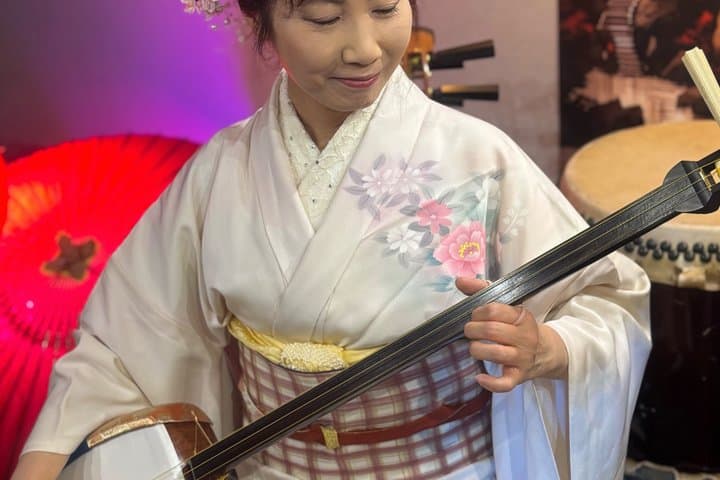 Traditional Japanese Music show & Experience Tour in Osaka — photo 5