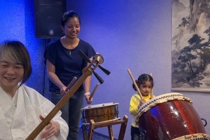 Traditional Japanese Music show & Experience Tour in Osaka — photo 11