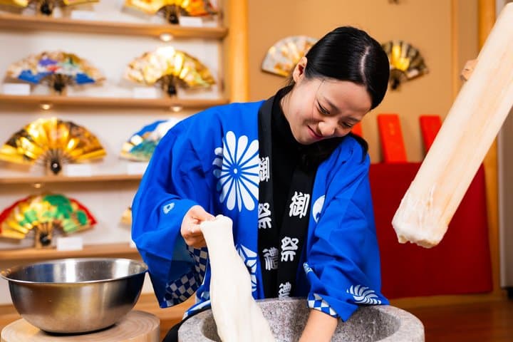 Tokyo Traditional Mochi Pounding Experience with Tasting — photo 2