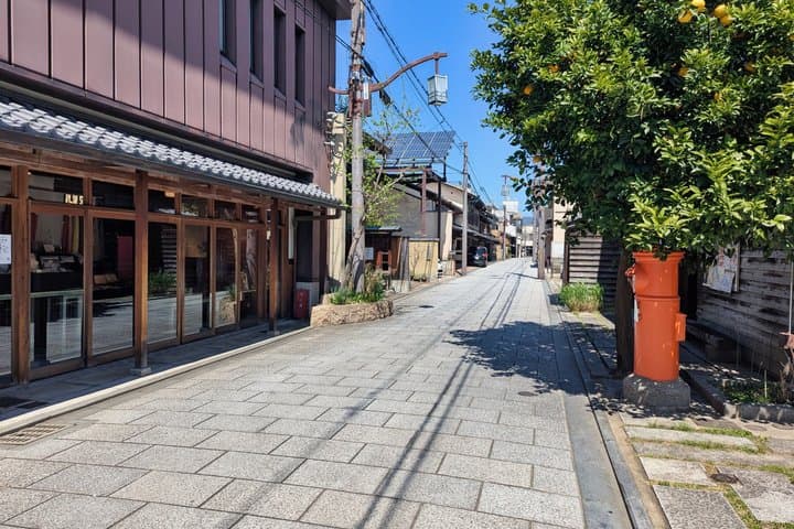 Kyoto Nishijin Afternoon Walk: Culture, Shrine Views & Local Eats — photo 2