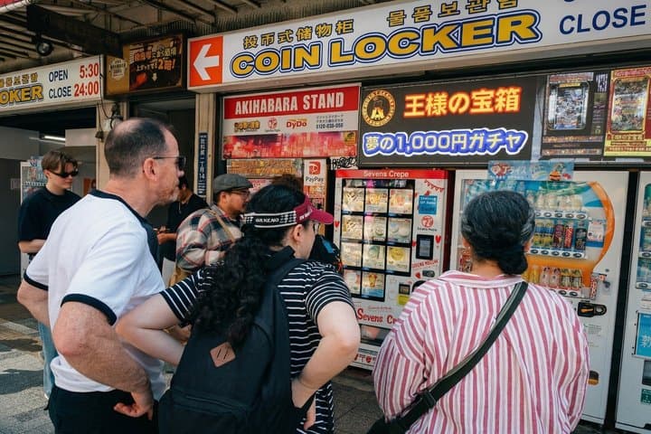 Tokyo: Vending Machine Adventure Walking Tour — photo 4