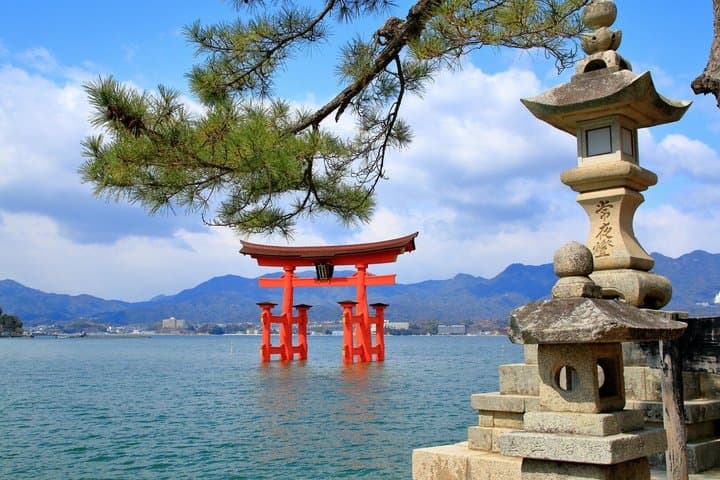 Hiroshima city tour Miyajima & Peace Memorial Park W Small Group — photo 2