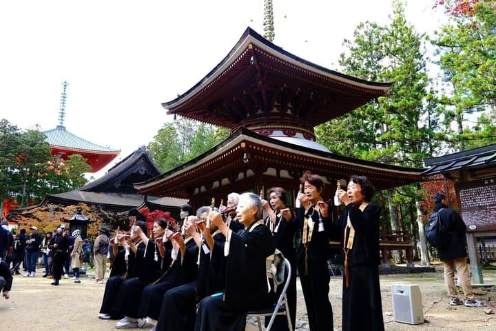 Koyasan Spiritual Day Trip: Goma Fire Ritual & Okunoin Forest — photo 15