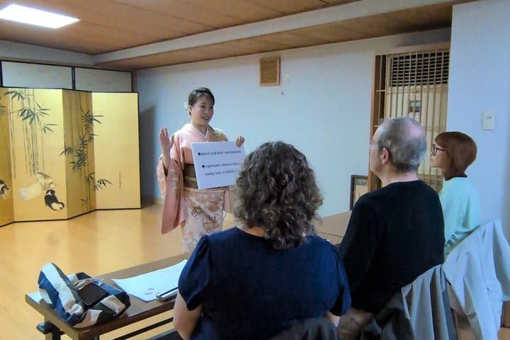 Experience Authentic Japanese Dance in a Private Studio Session — photo 3