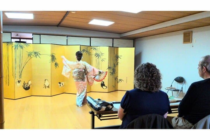 Experience Authentic Japanese Dance in a Private Studio Session — photo 7
