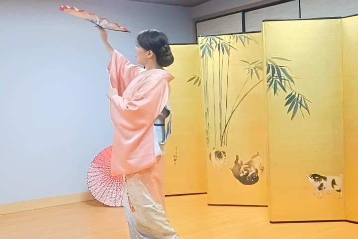 Experience Authentic Japanese Dance in a Private Studio Session — photo 8