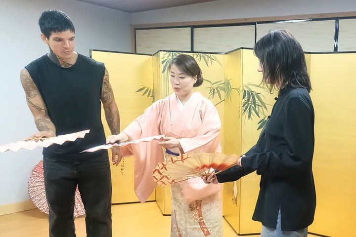 Experience Authentic Japanese Dance in a Private Studio Session — photo 14