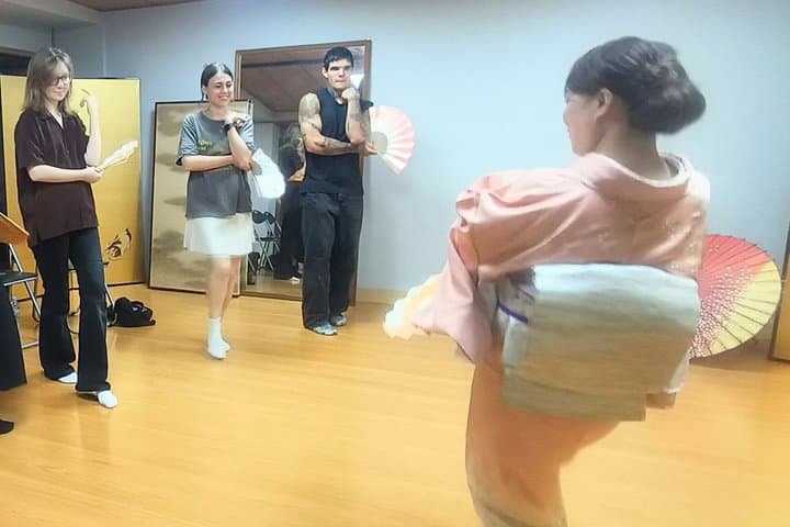 Experience Authentic Japanese Dance in a Private Studio Session — photo 15