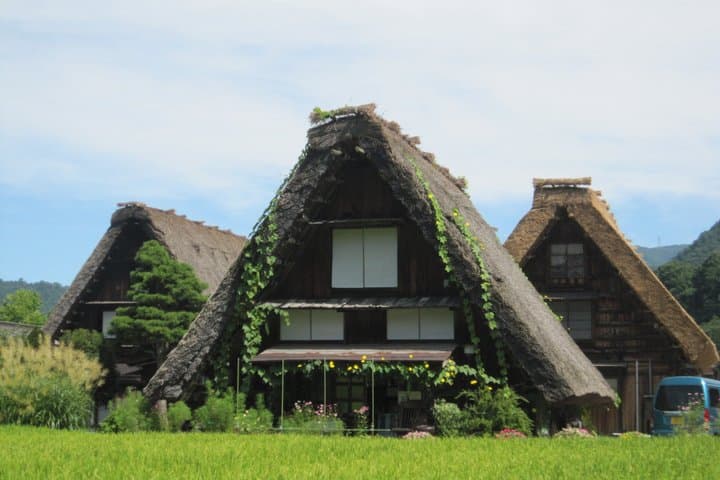 [One-day bus tour departing from Kanazawa Station] Shirakawa-go/Takayama tour platinum route bus tour — photo 2