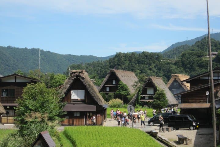 [One-day bus tour departing from Kanazawa Station] Shirakawa-go/Takayama tour platinum route bus tour — photo 3