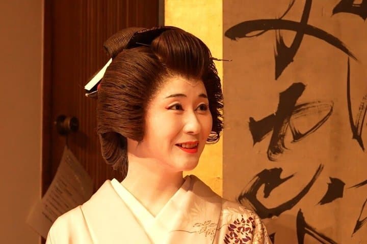 One Hour Geisha Show in Asakusa Tokyo — photo 5