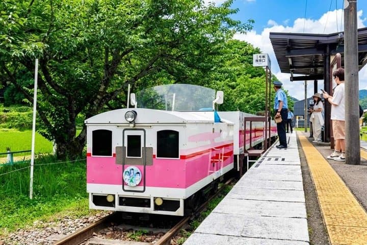 Takachiho Railway, Takachiho Gorge & Ama-no-Iwato Shrine Day Trip — photo 2