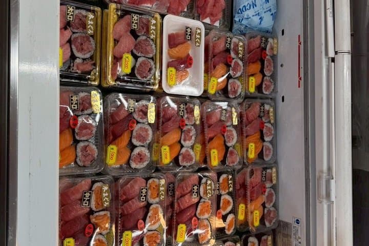 Tsukiji Fish Market Morning Tour Most Fresh Tuna Fish — photo 7