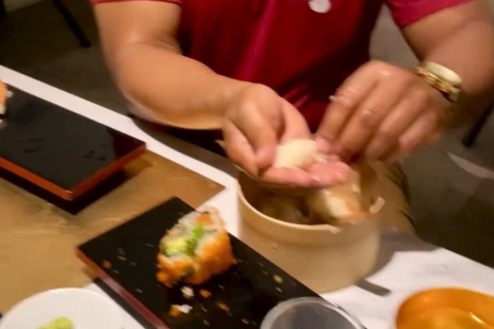 Cherry Blossom &Sushi Making Experience in Shinjuku — photo 10