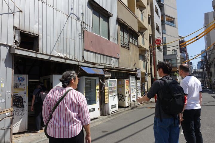 Tokyo: Vending Machine Adventure Walking Tour — photo 7