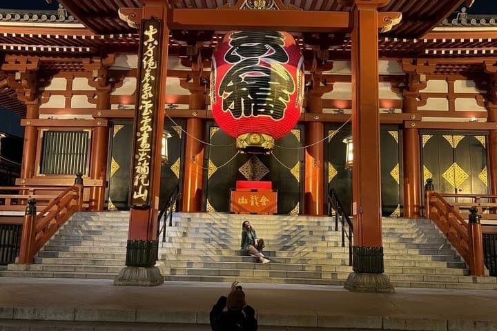Tokyo Asakusa Night Photo Tour: Quiet Streets & Lit Temple — photo 17