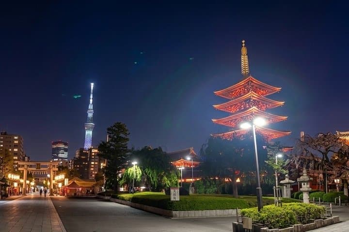 Tokyo Asakusa Night Photo Tour: Quiet Streets & Lit Temple — photo 3
