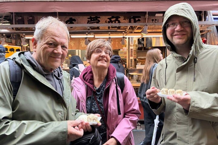 Tokyo Tsukiji Fish Market Street Food and Walking Tour — photo 10