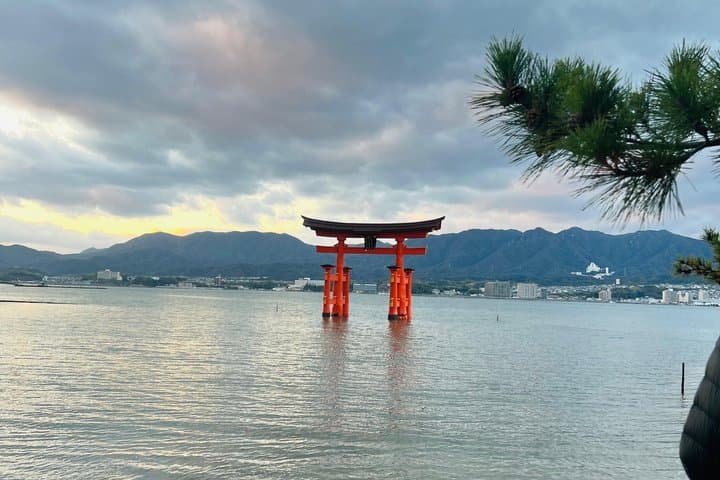 Peaceful Hiroshima : Miyajima Island UNESCO 4 Hour Walking Tour