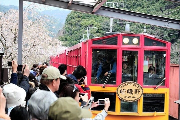 Arashiyama Luxury Tour Private Boat, Geisha and Train — photo 8