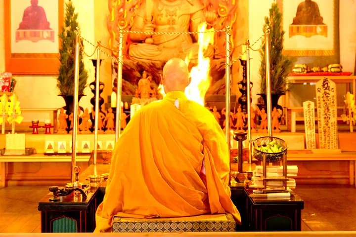 Koyasan Spiritual Day Trip: Goma Fire Ritual & Okunoin Forest — photo 2