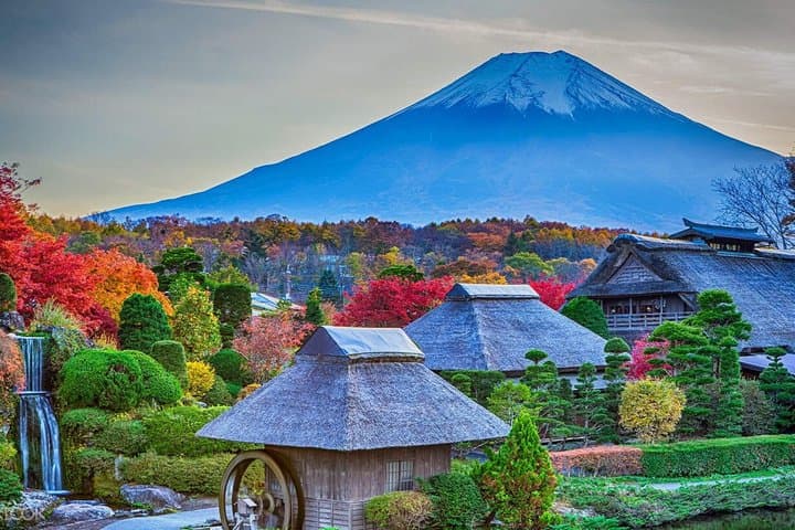 Mt. Fuji scenic spot: Ladder Town Oshino Hakkai, Kawaguchiko tour — photo 2