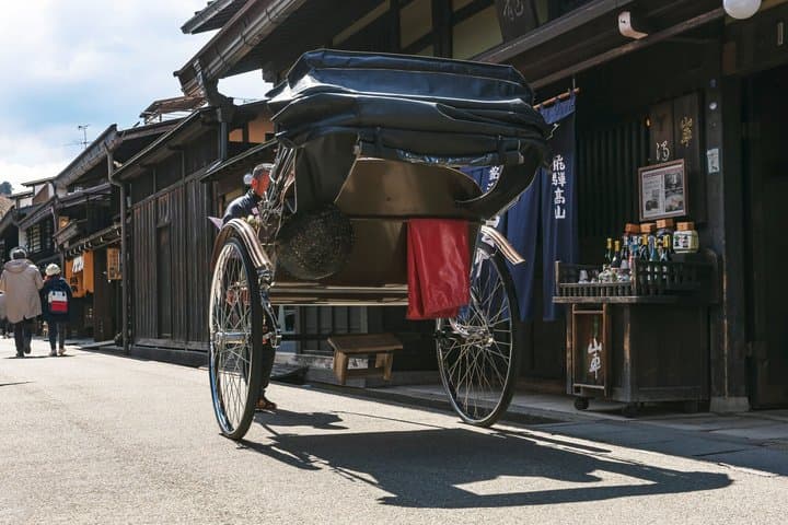 Explore Takayama’s Nightlife Private Walking Tour with Dinner — photo 3