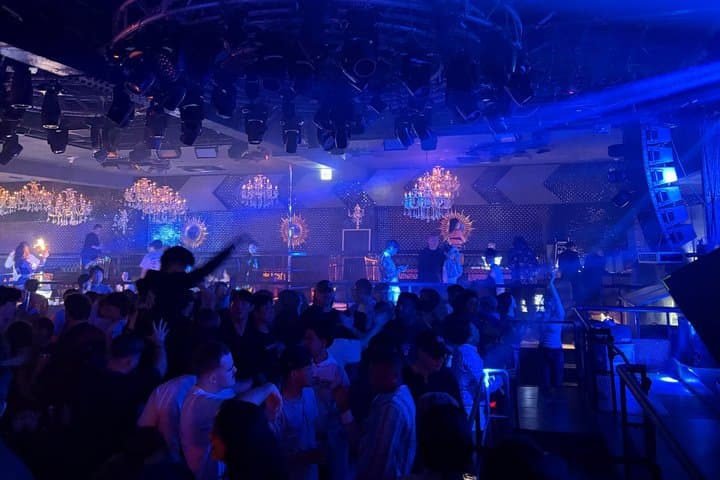 Tokyo Club & Music Bar Crawl: Golden Gai, Rooftop Bar (3 Stops) — photo 8