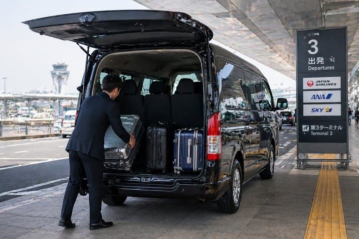 Haneda Airport to Tokyo Private Transfer Hiace Van Up to 9 — photo 3